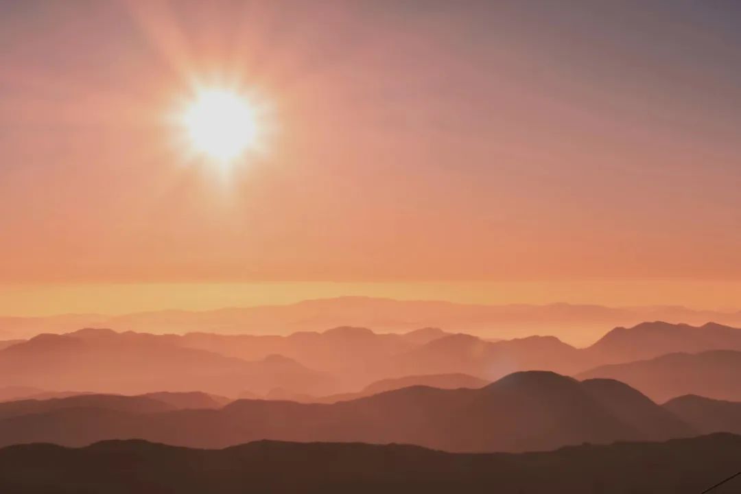 玉龙雪山冰川公园索道推出观“日照金山”系列体验活动