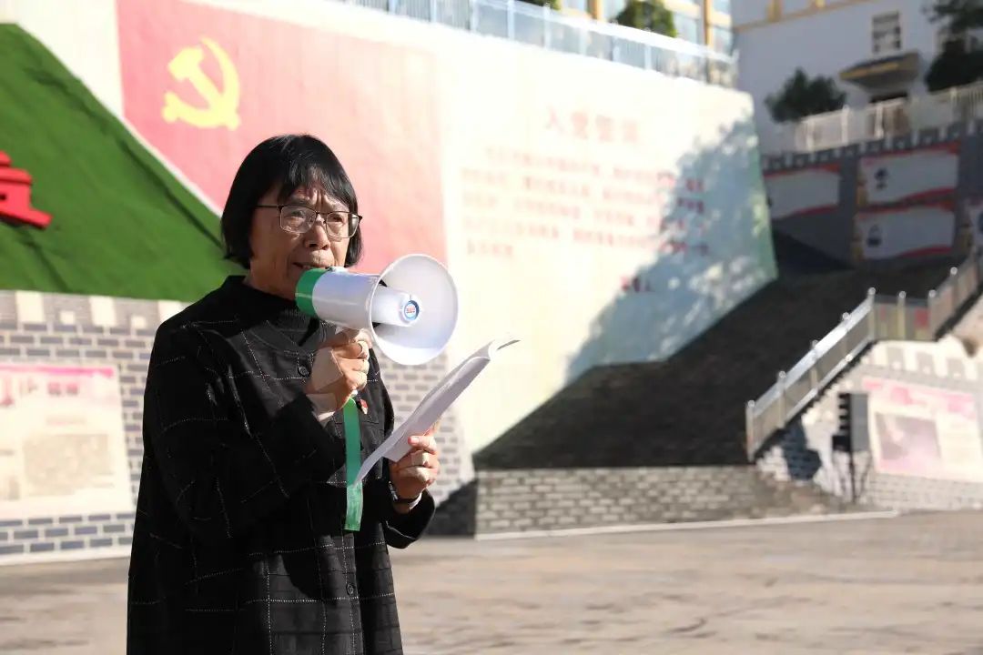 200余名党员干部到女高参加党性教育 (1).jpg