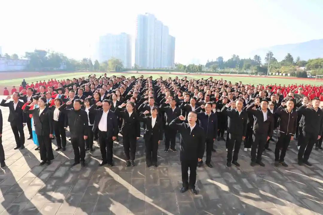 200余名党员干部到女高参加党性教育 (2).jpg