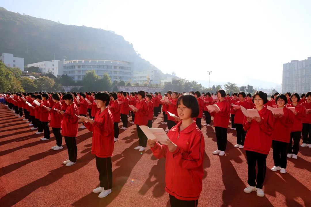 200余名党员干部到女高参加党性教育 (3).jpg