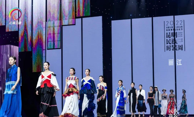 现代与传统、时尚与原始的碰撞，纳西服饰在民族赛装文化节被赋予新生命新力量
