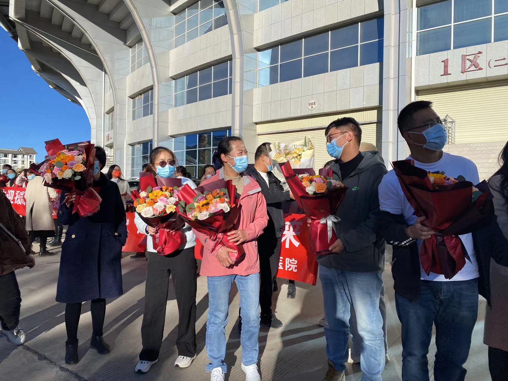 去时无畏，归来无恙  丽江市援瑞核酸采样队80人圆满完成各项任务 (1).jpg