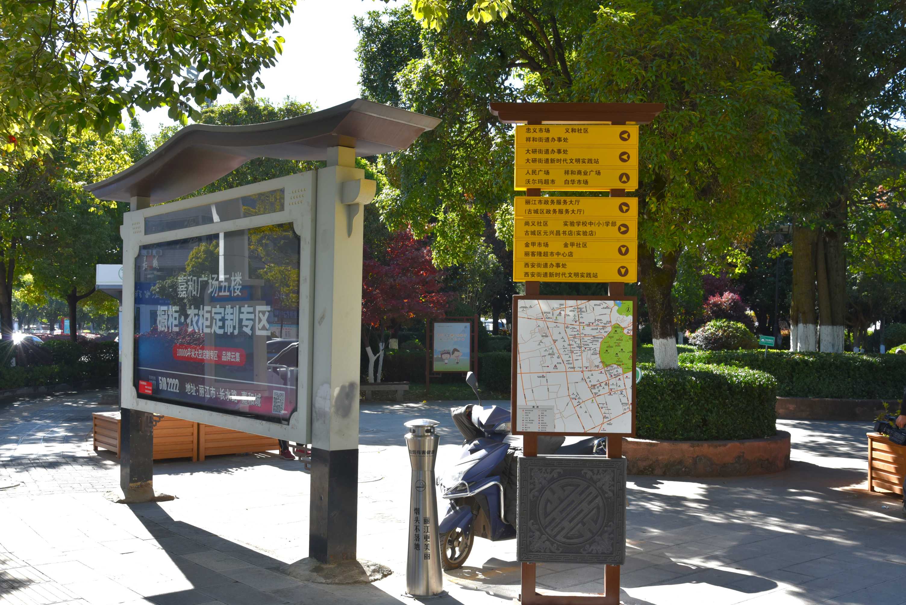 在丽江城市主干道的各个路口，新增一批道路导视牌 (5).jpg
