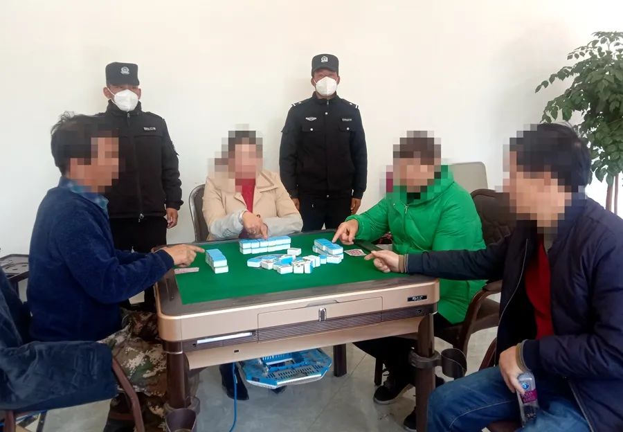 宁蒗抓赌成果丰硕 46人被抓涉及赌资6万余元2.jpg