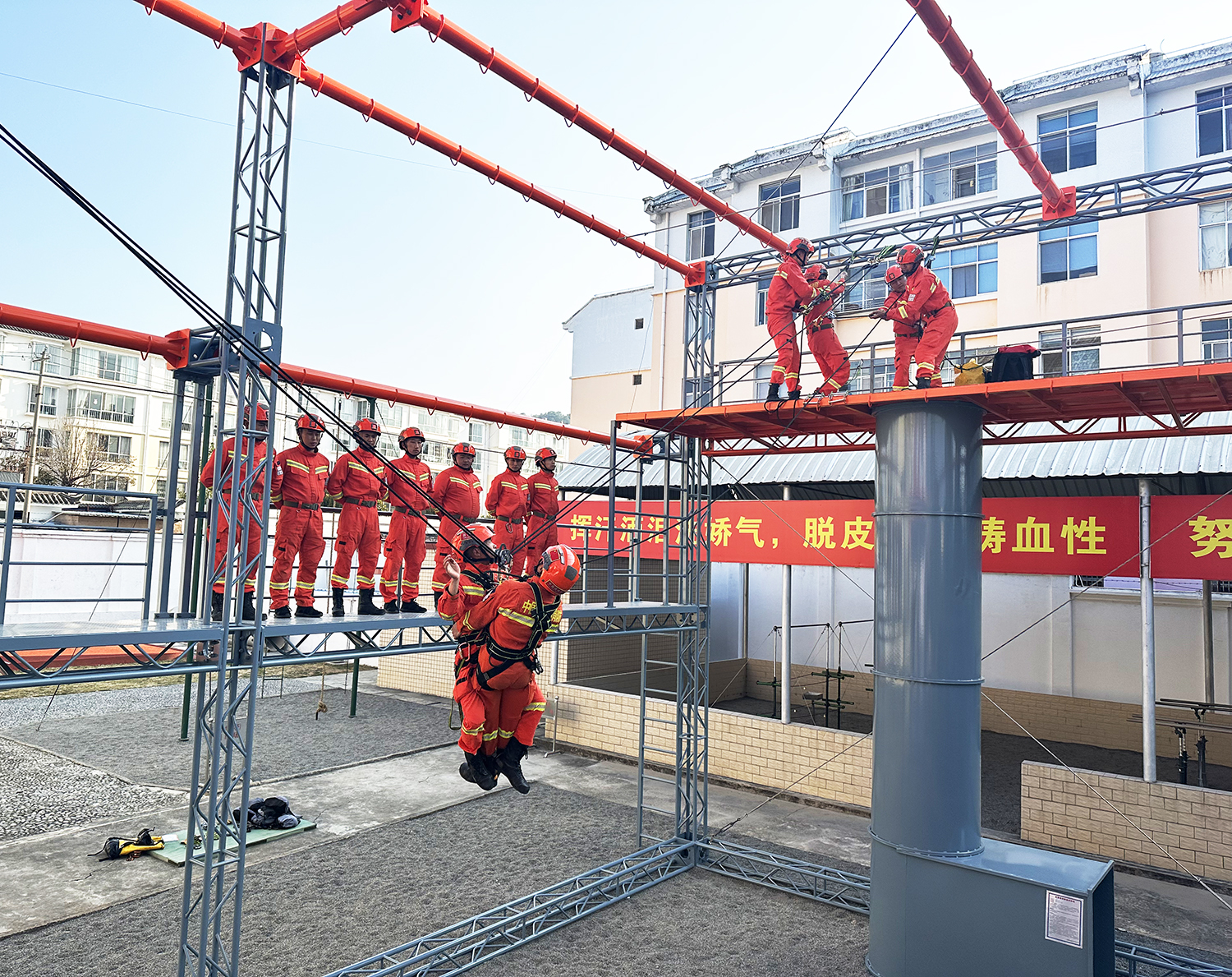 丽江永胜县森林消防中队开展绳索训练 提升救援技能 (2).jpg