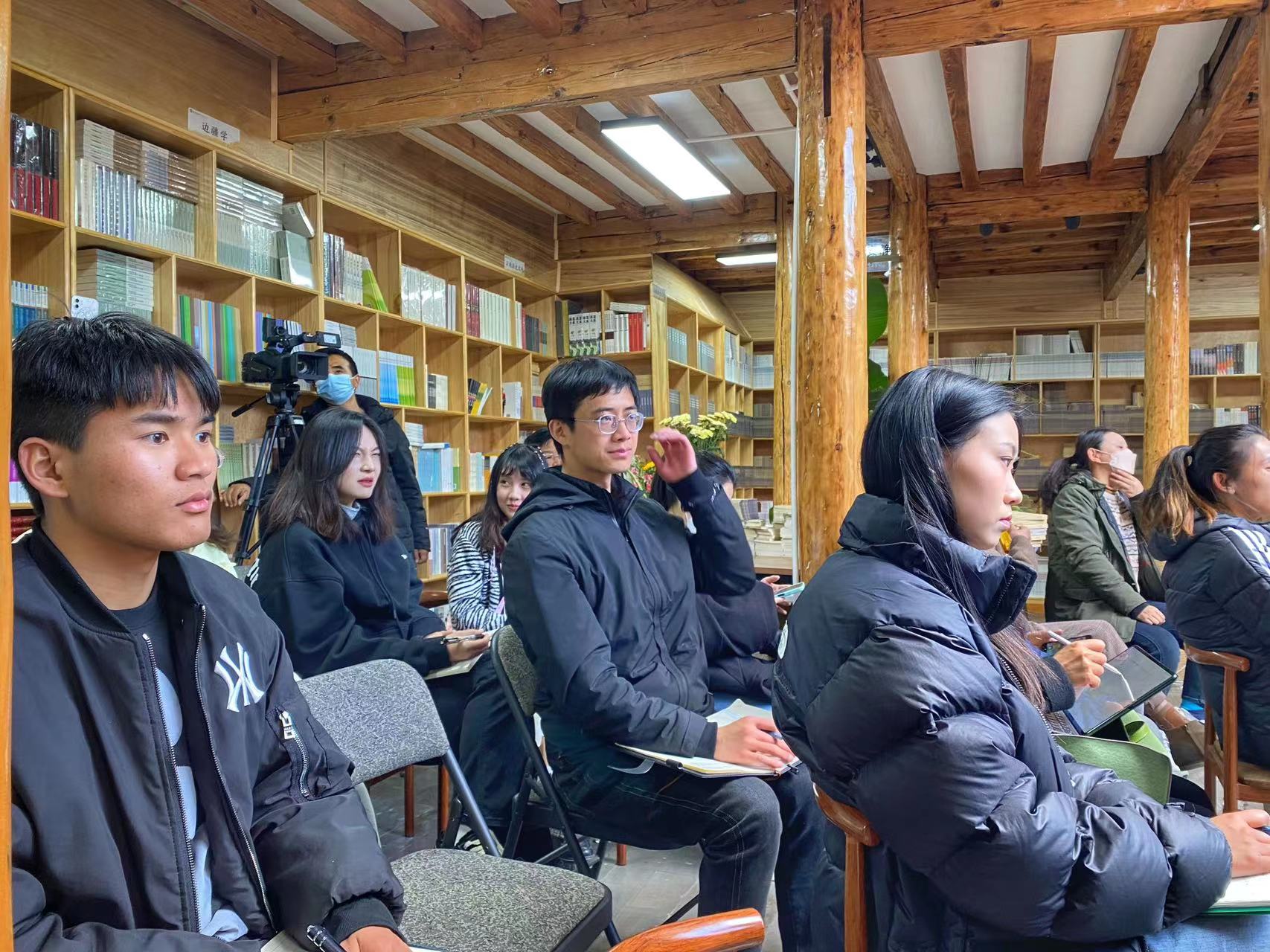 丽江古城开讲了  听杨福泉谈云南民族文化 (4).jpg