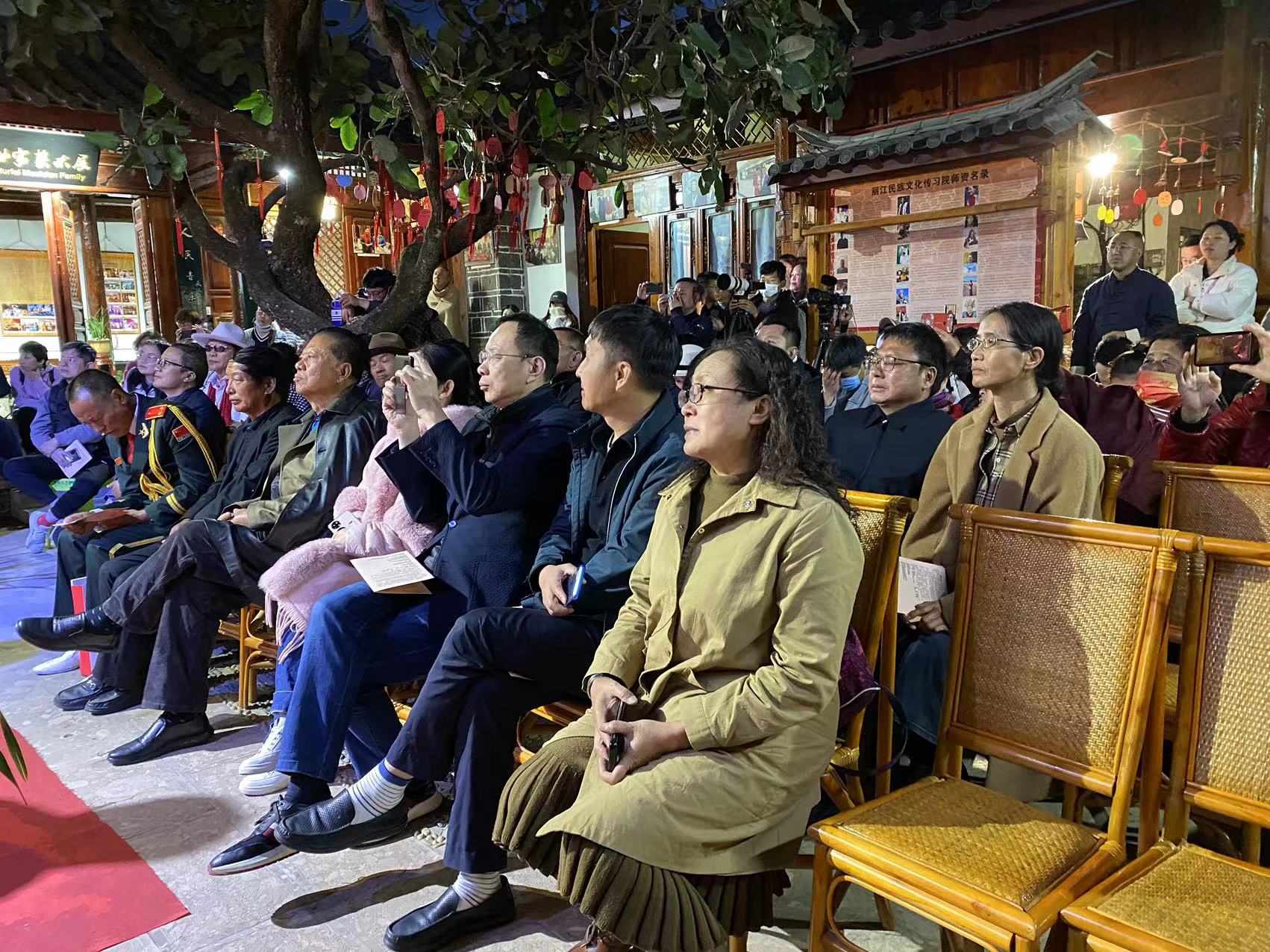 在丽江古城接风楼零距离感受“纳西歌王”和文光的音乐魅力 (3).jpg