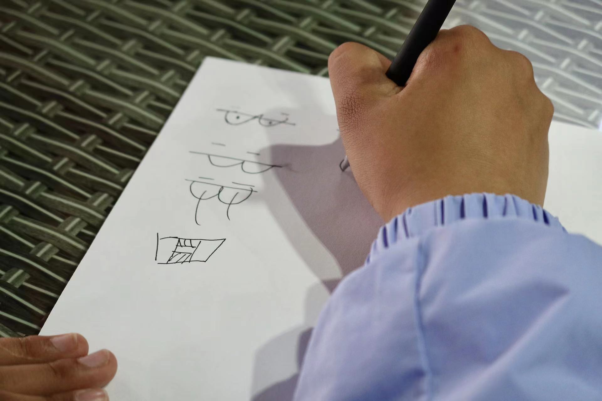 丽江纳西族东巴青花文创节玩出新花样 (2).jpg