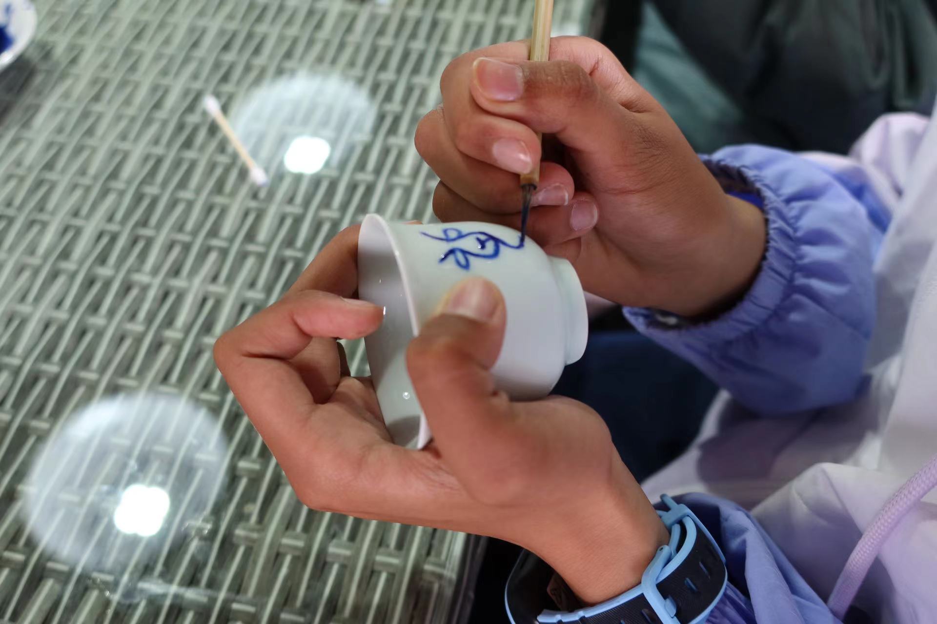 丽江纳西族东巴青花文创节玩出新花样 (6).jpg