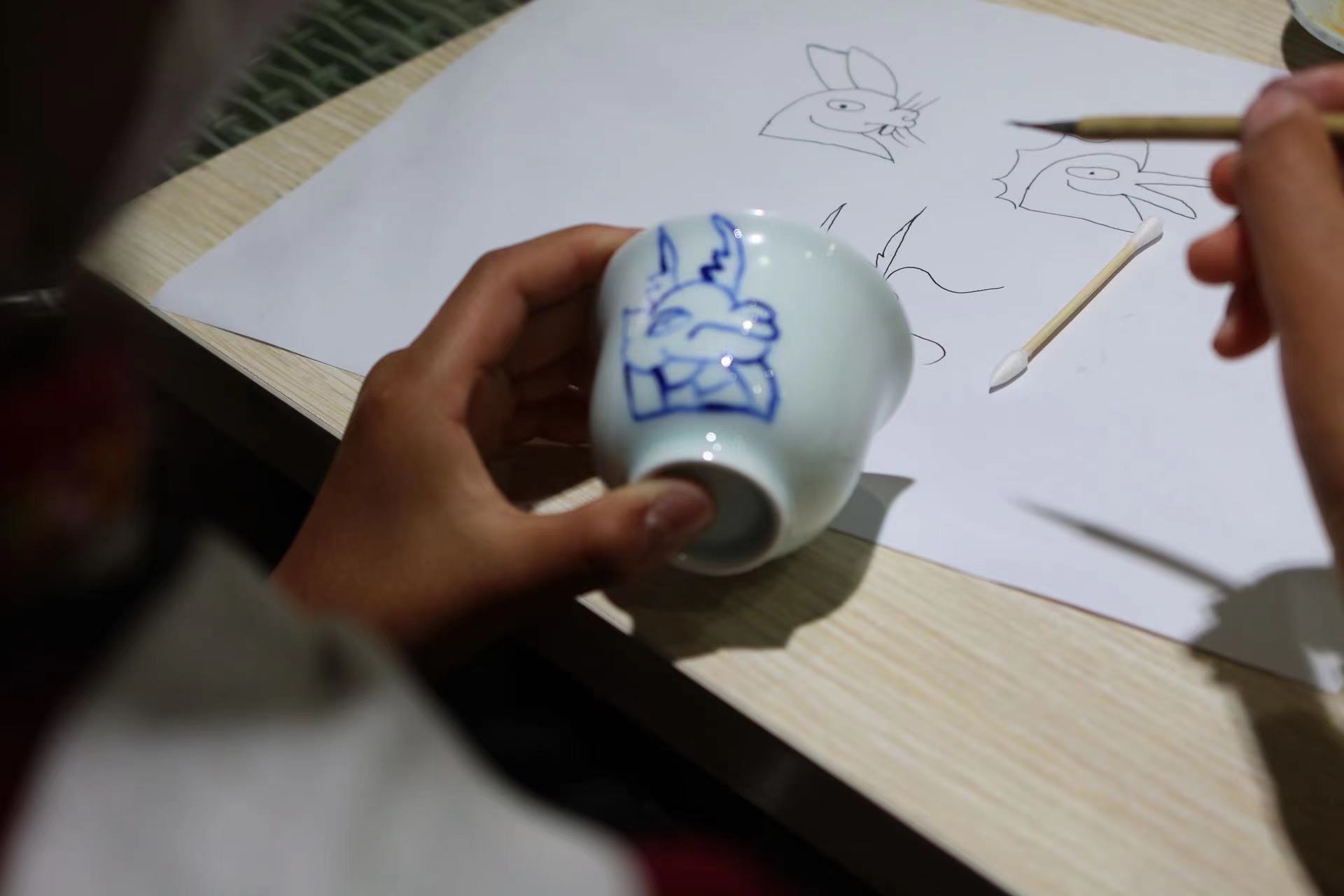 丽江纳西族东巴青花文创节玩出新花样 (5).jpg