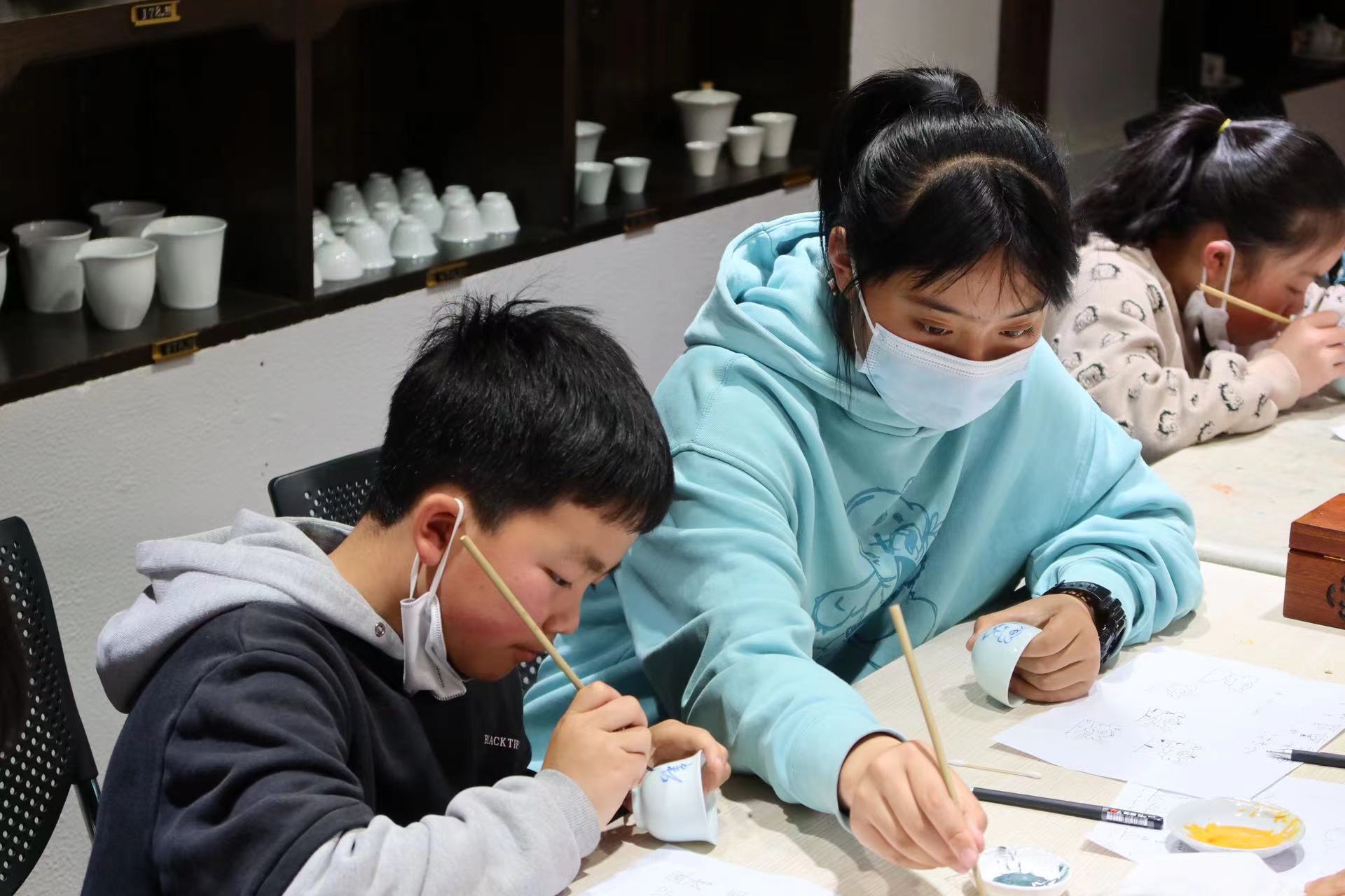 丽江纳西族东巴青花文创节玩出新花样 (7).jpg