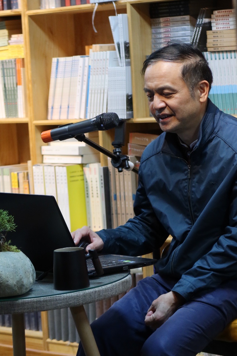 文学创作“三关”究竟是何？ 民族文学主编石一宁在丽江古城开讲 (5).jpg