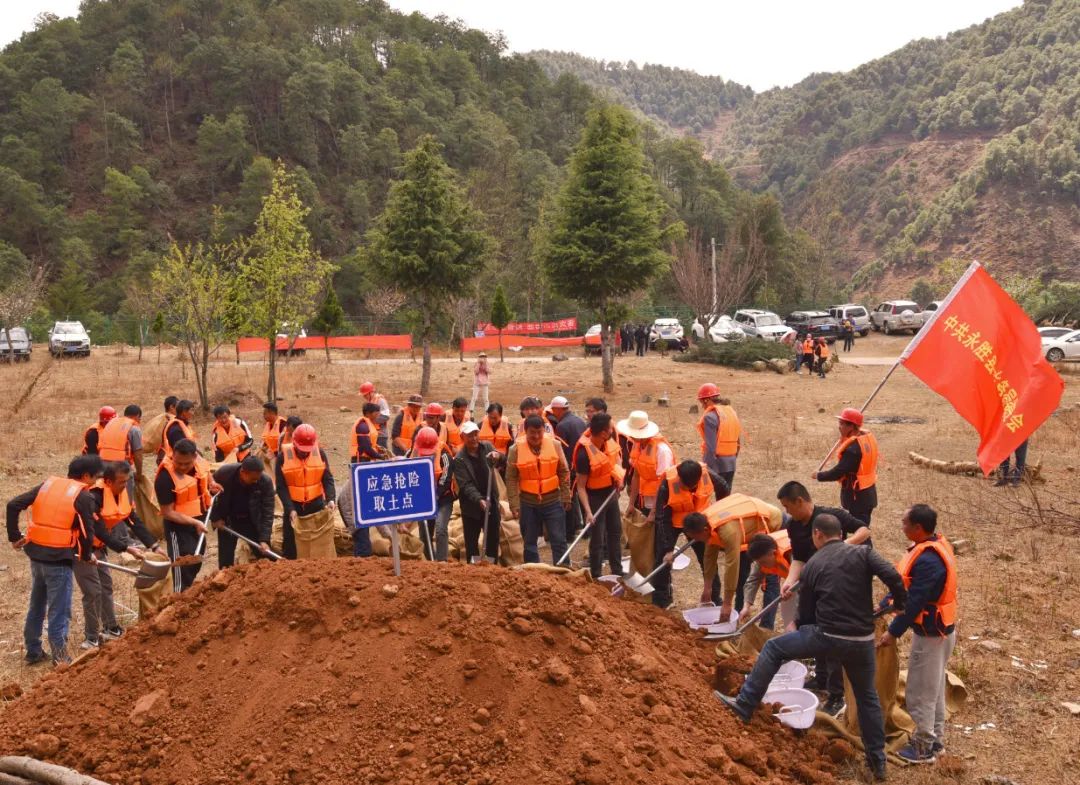 永胜县水务局开展地震防汛综合应急演练 (1).jpg