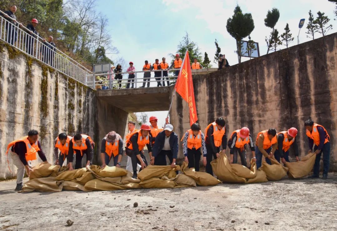 永胜县水务局开展地震防汛综合应急演练 (2).jpg