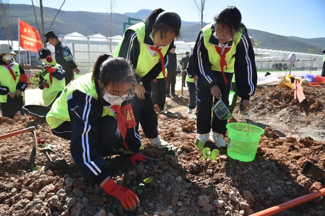 古城区首个中小学生校外劳动教育实践基地授牌成立 (1).jpg