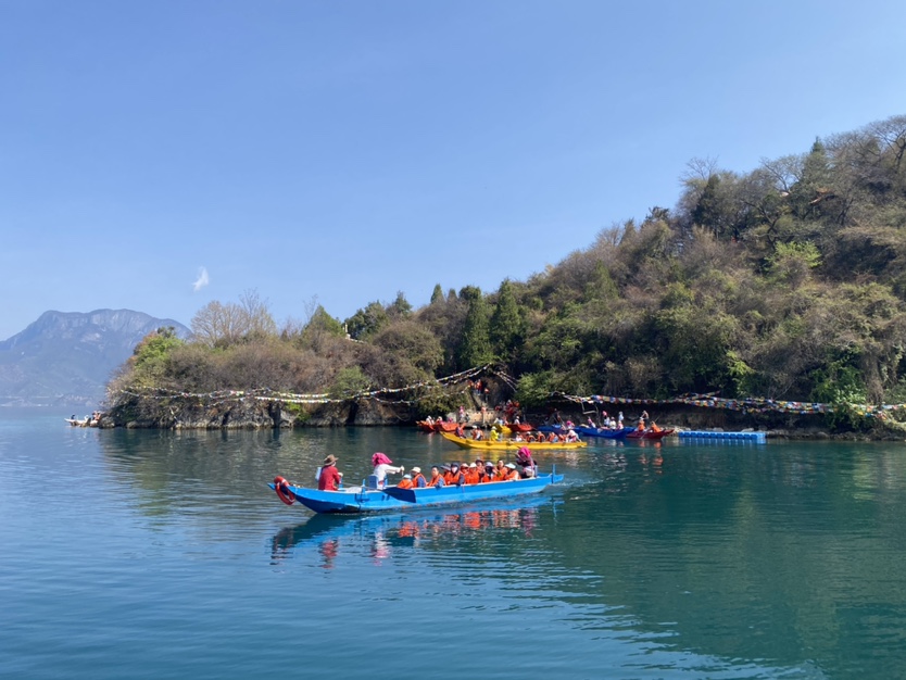 春暖花开丽江欢迎您  醉倒在泸沽湖的春色里