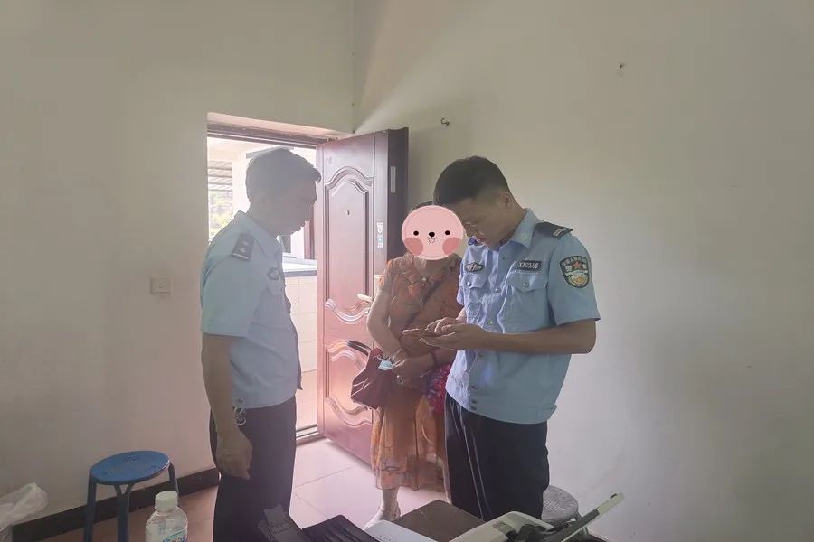 “熊孩子”游戏充值3700多元   家长报警成功退款 (2).jpg