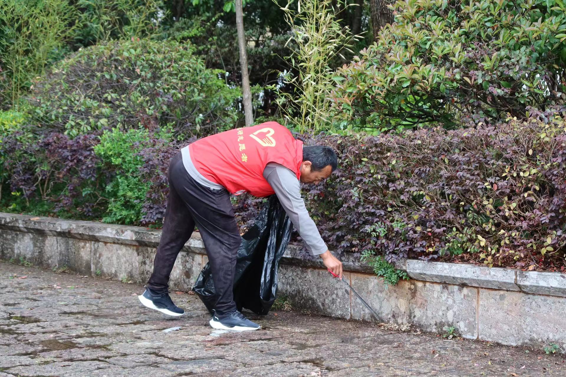 丽江古城开展爱国卫生主题志愿服务活动 (2).jpg