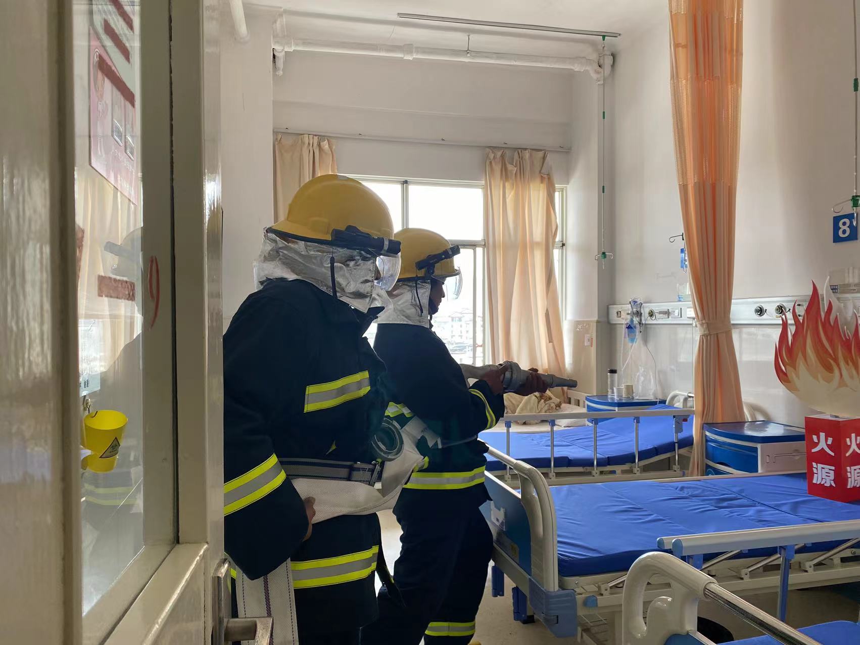 丽江市人民医院开展地震疏散应急演练 (3).jpg