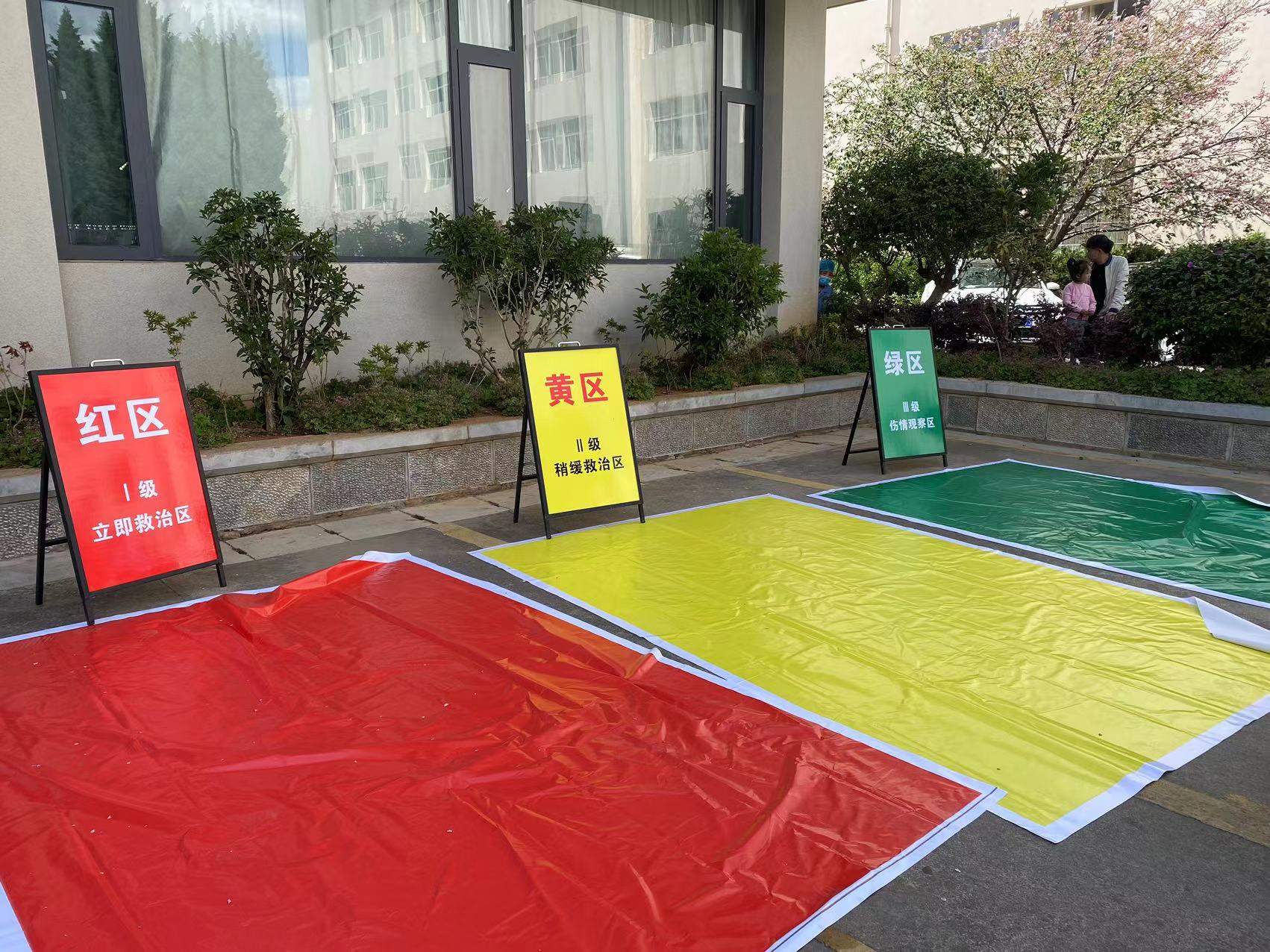 丽江市人民医院开展地震疏散应急演练 (9).jpg