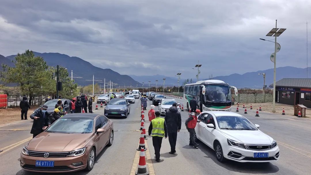 文明旅游 玉龙雪山景美 人更美 (2).jpg