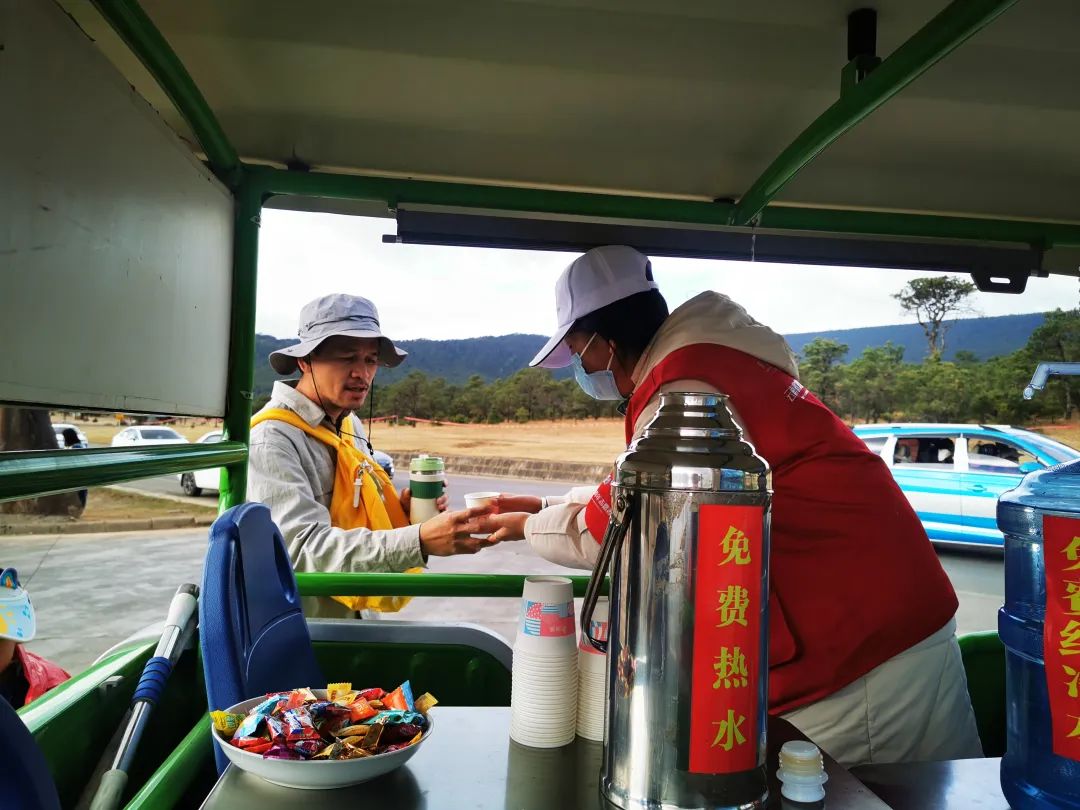 文明旅游 玉龙雪山景美 人更美 (5).jpg