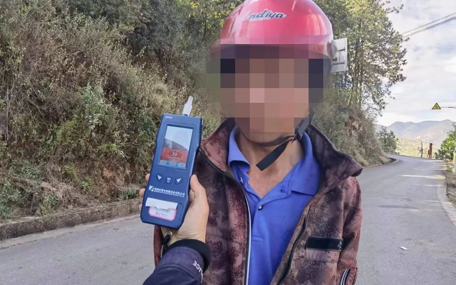 华坪一男子“隔夜醉驾”被查获   记12分 罚款1000元  暂扣驾驶证6个月.jpg