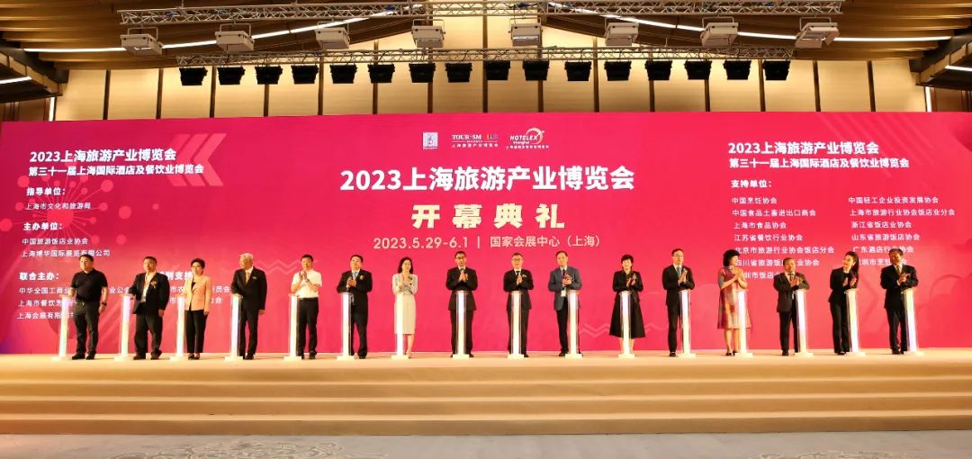 上海旅博会举行 云南准备了126个省级重点项目招商 (9).jpg