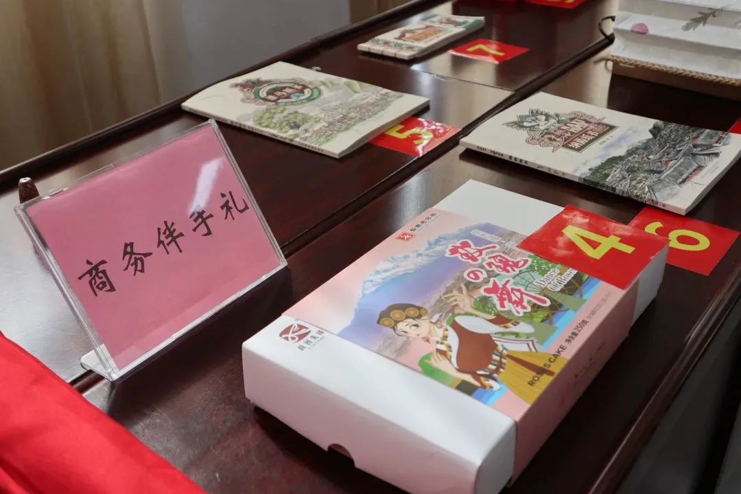 首届“古城礼物”文旅创意产品大赛进行专家评审 (2).jpg