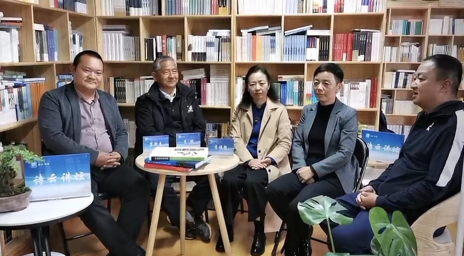 “小城市 大荣耀” 专家齐聚诗云书社探讨丽江三大世界遗产的保护发展 (1).jpg