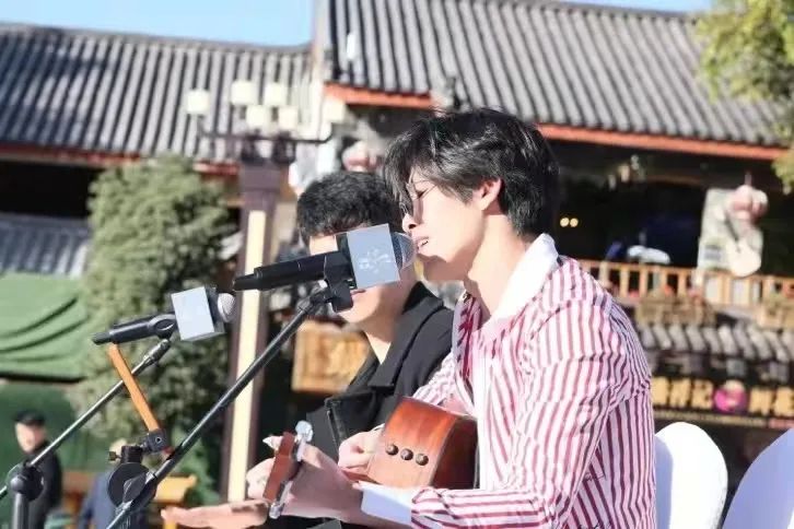 走，今晚去丽江古城四方街听民谣！ (1).jpg