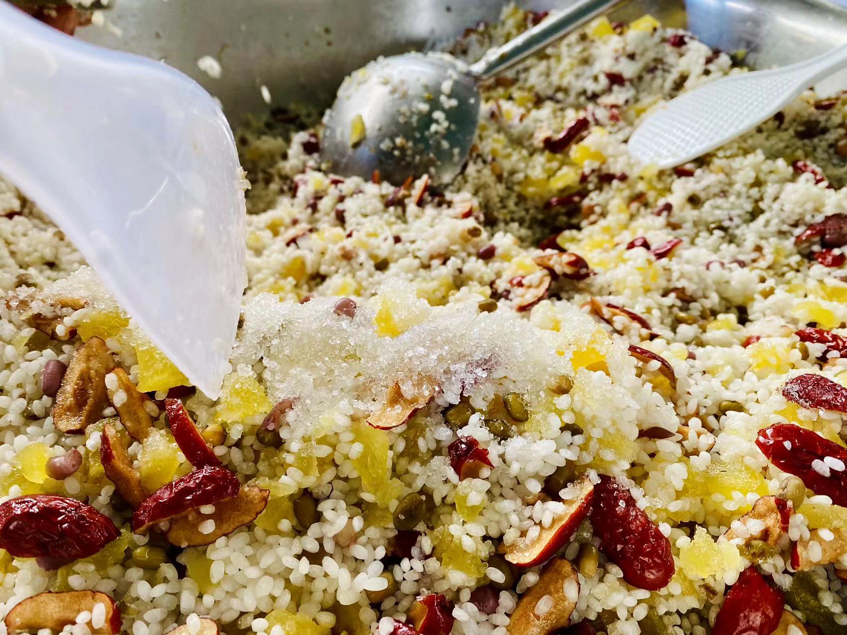 粽叶飘香 情暖端午   古城区总工会组织开展2023年端午节包粽子活动 (2).jpg