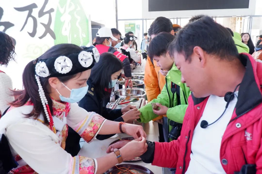 好吃好玩好精彩！玉龙雪山景区端午节喜迎八方游客 (3).jpg