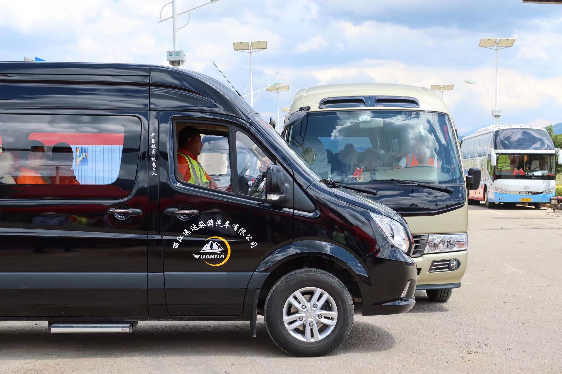 丽江市旅游客运行业举行2023年交通事故现场处置应急演练 (2).jpg