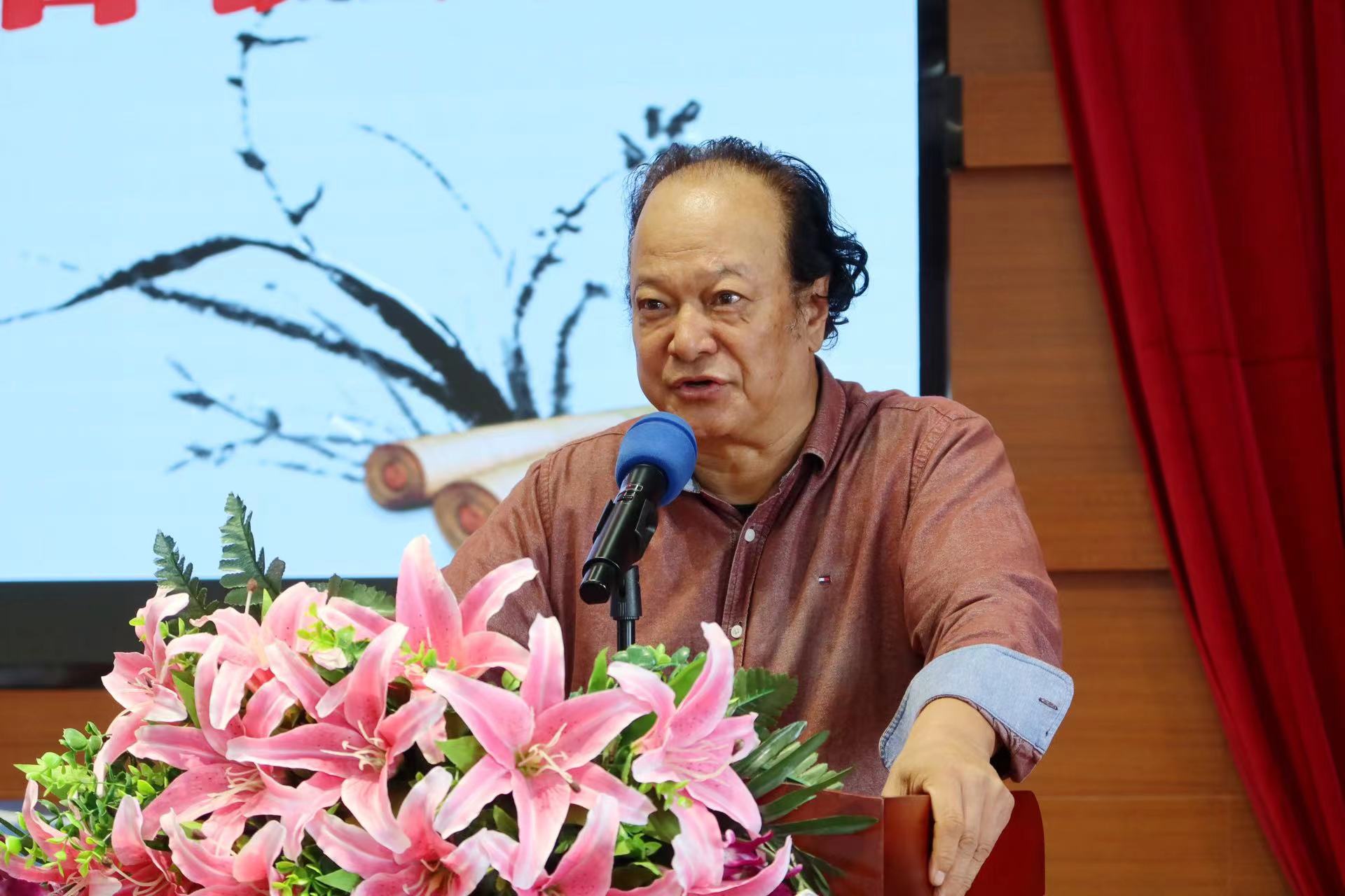 张春和向全市六个公共图书馆捐赠 (7).jpg