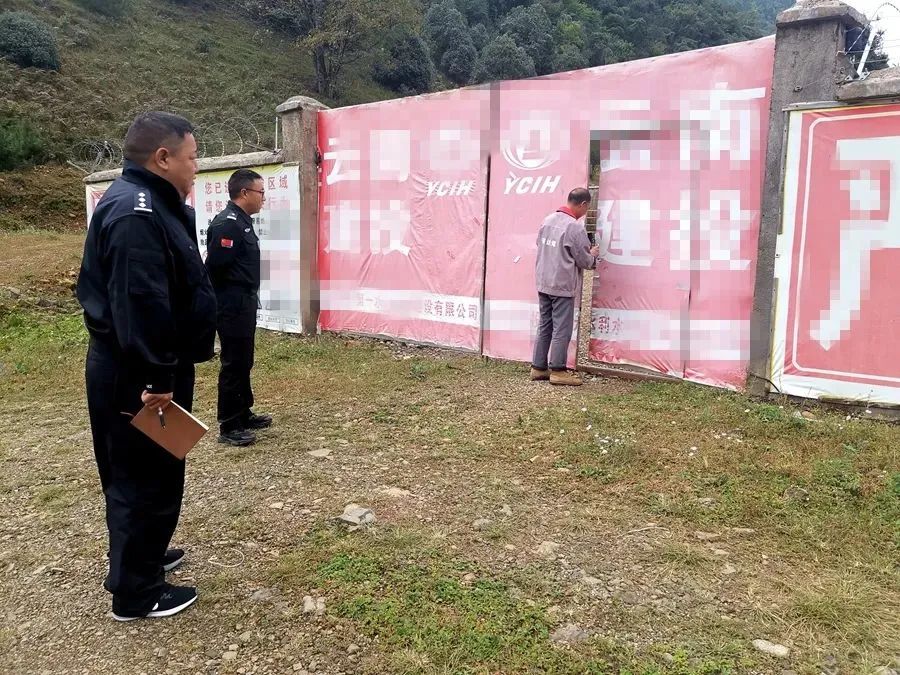 宁蒗县公安局开展夏季治安专项行动，社会秩序得到有效维护 (2).jpg