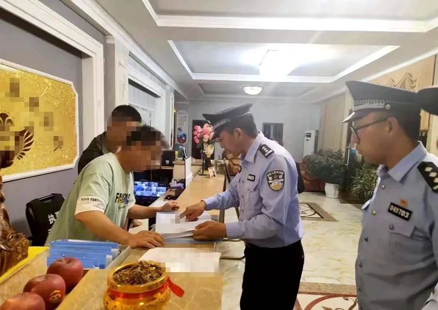 宁蒗县公安局开展夏季治安专项行动，社会秩序得到有效维护 (4).jpg