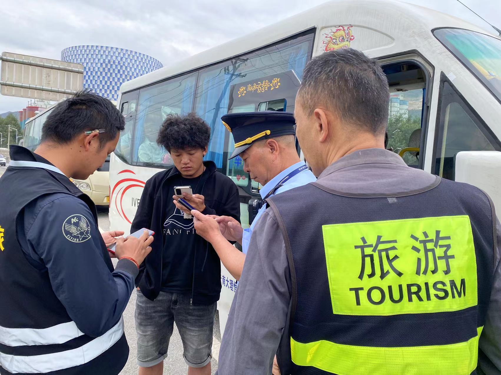 联合执法协同发力  丽江努力为游客提供安全、舒适、愉快的旅行环境 (1).jpg