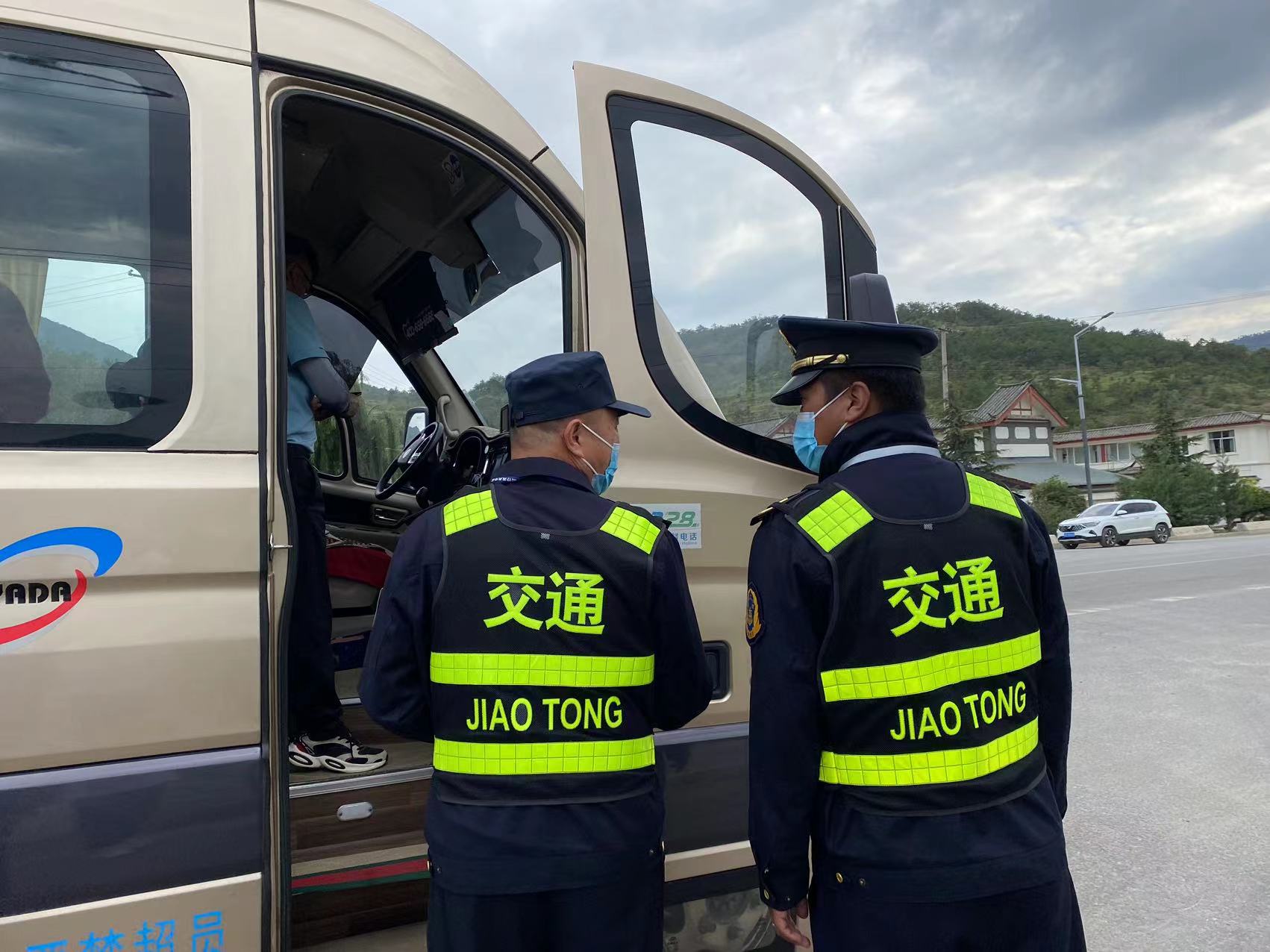 联合执法协同发力  丽江努力为游客提供安全、舒适、愉快的旅行环境 (2).jpg