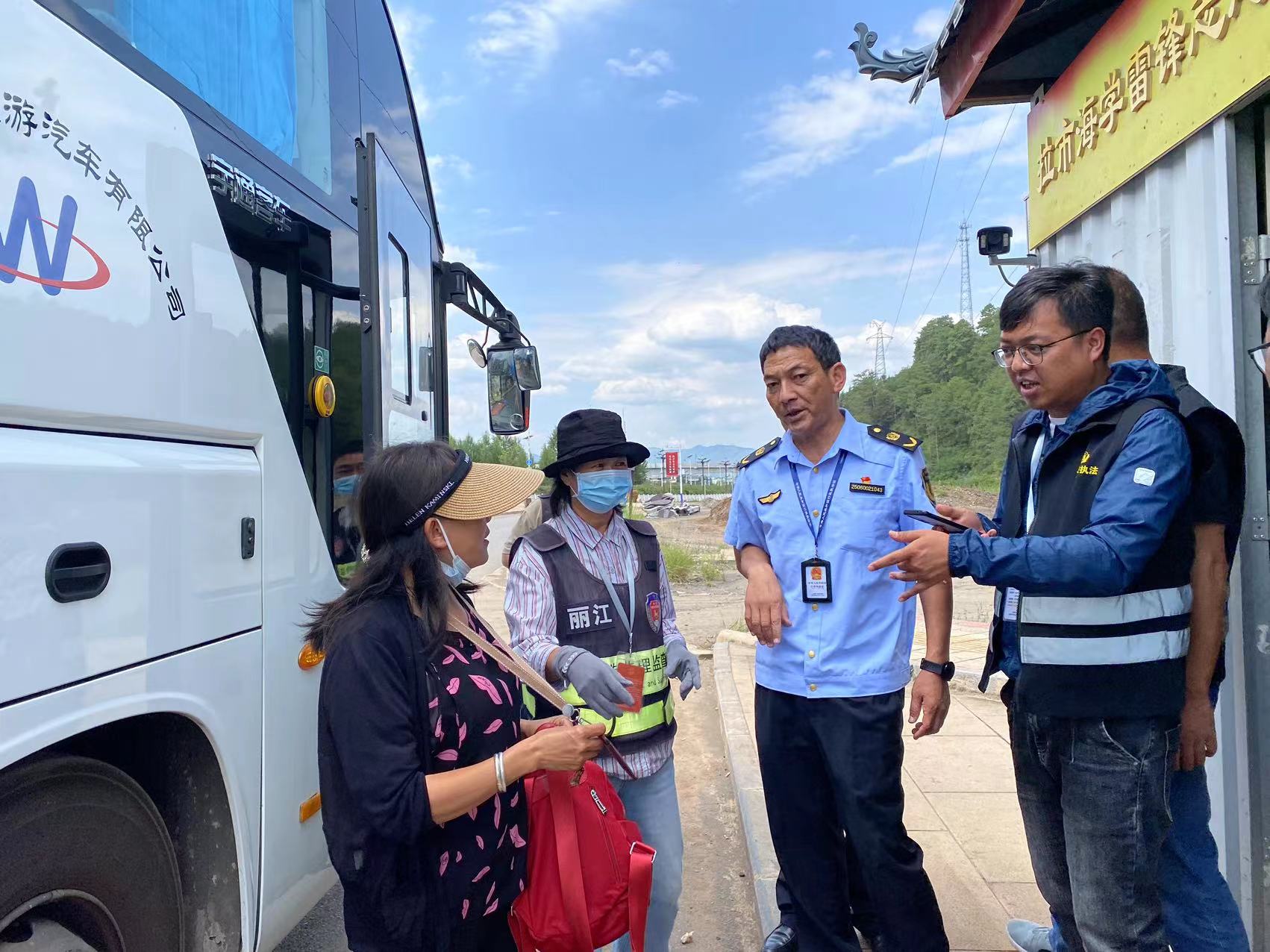联合执法协同发力  丽江努力为游客提供安全、舒适、愉快的旅行环境 (4).jpg