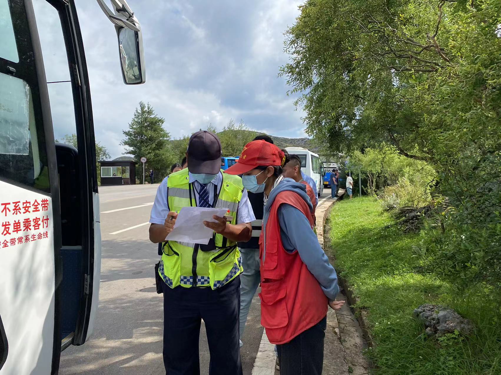 联合执法协同发力  丽江努力为游客提供安全、舒适、愉快的旅行环境 (6).jpg