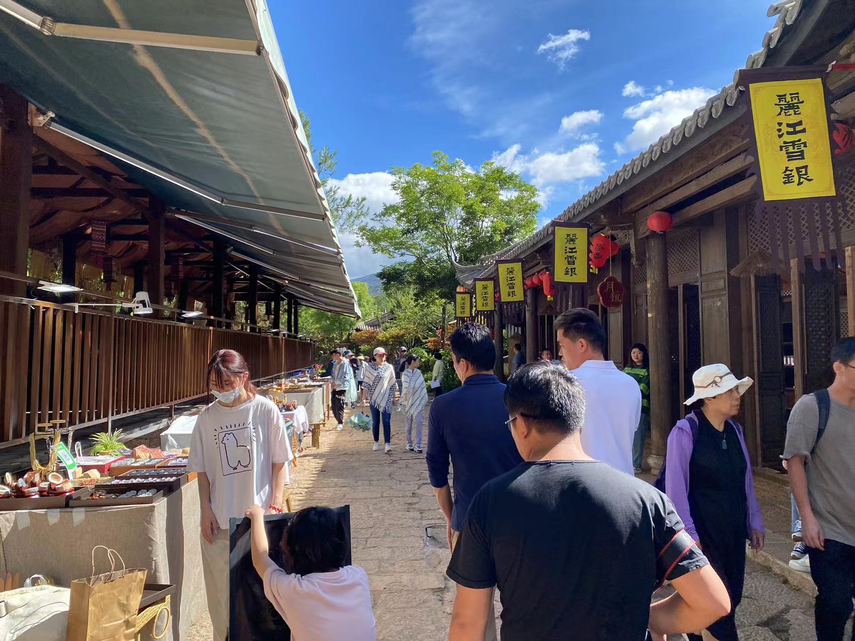 丽江全面开展旅游团队路检路查  严厉打击“不合理低价游” (4).jpg