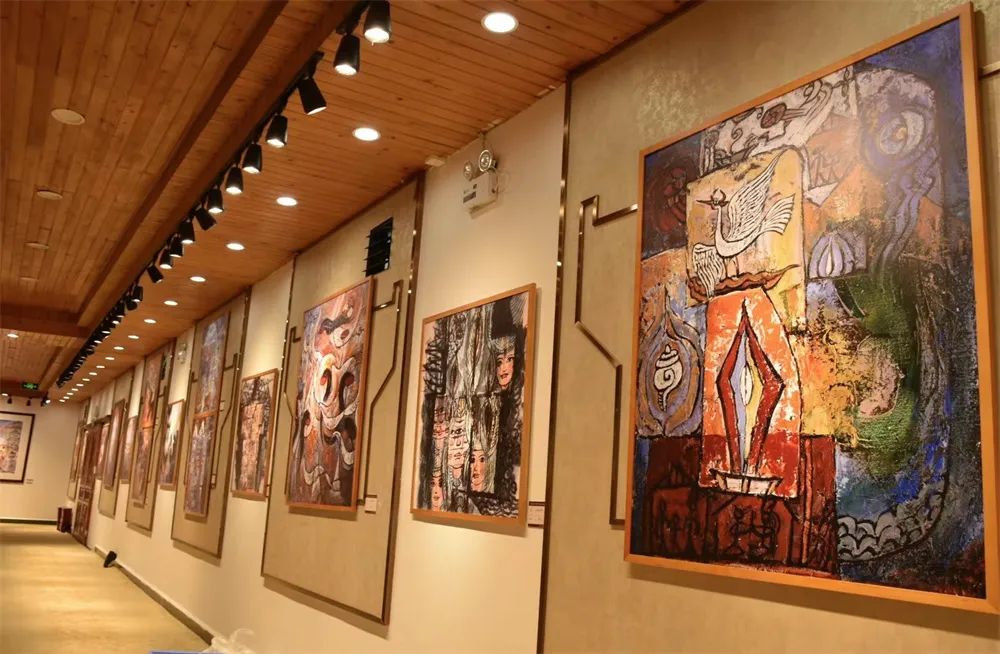 张春和绘画作品陈列馆再东巴王国景区京开馆  此馆免费对外开放 (3).jpg