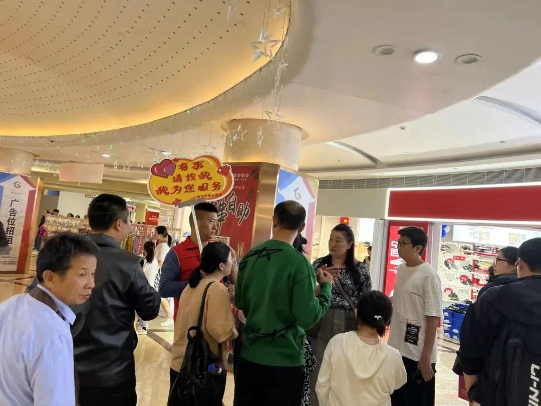 丽江古城志愿者：温暖服务成夜间最美风景线 (4).jpg