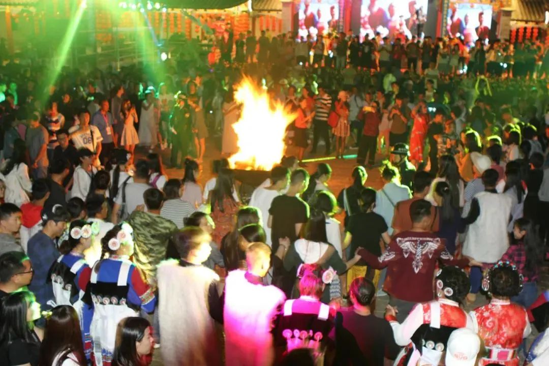 燃情盛夏  来丽江古城过火把节！ (1).jpg