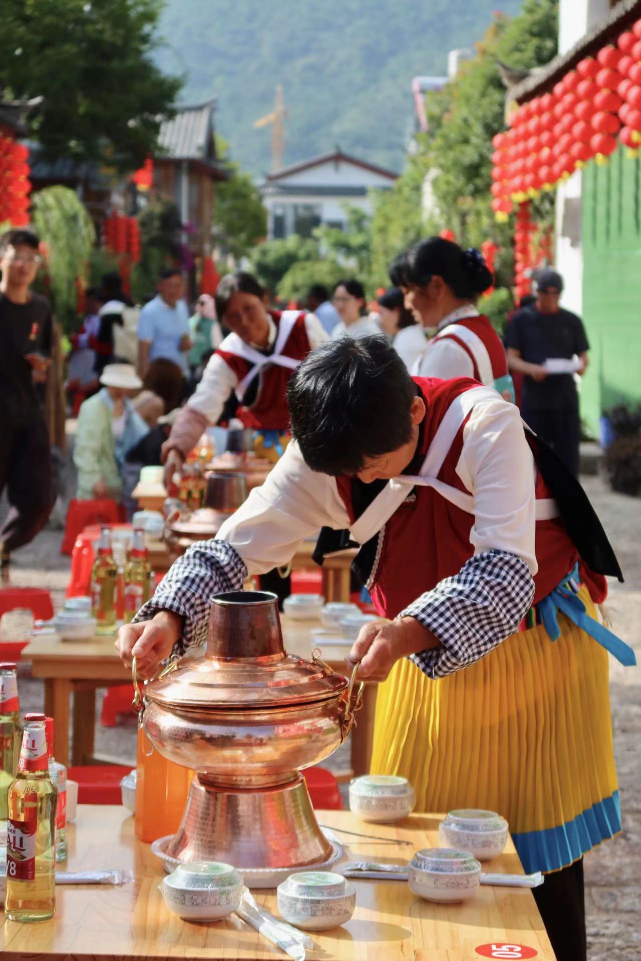 跳起来 燃起来！在丽江古城过火把节不要太火热！ (7).jpg
