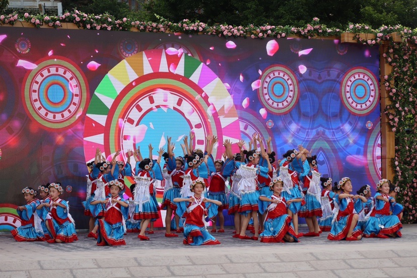 夏季“村晚”主会场及系列活动在丽江古城玉河广场启动 (9).JPG