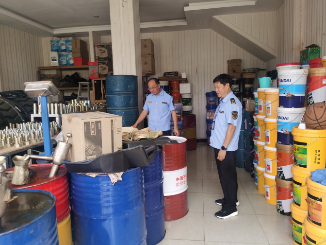 永胜两家店铺销售侵权假冒的润滑油脂142桶，涉案金额3万余元.png
