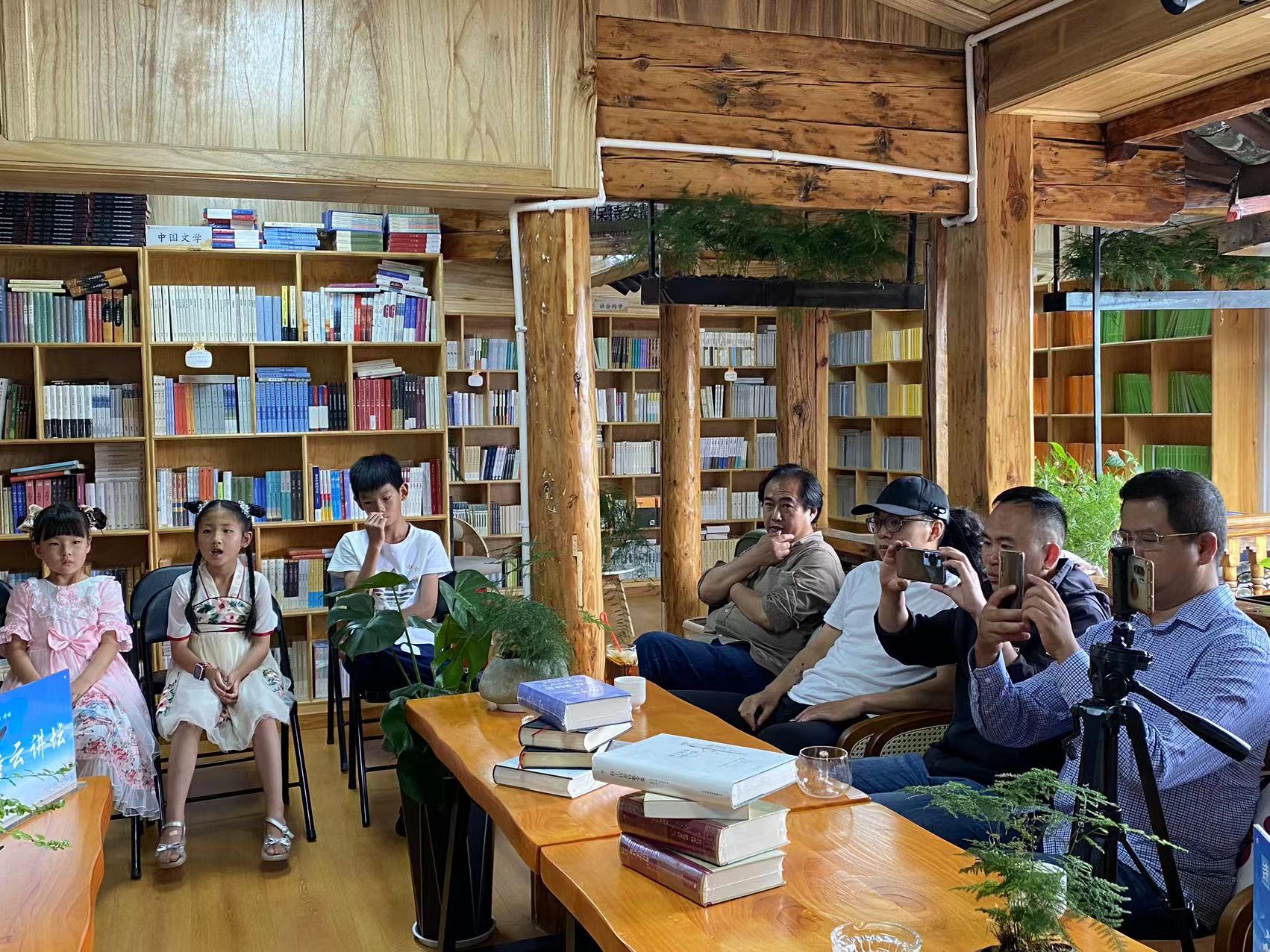 丽江古城诗云书社开启第九期讲坛  走进月亮文化 太阳文化 (4).jpg