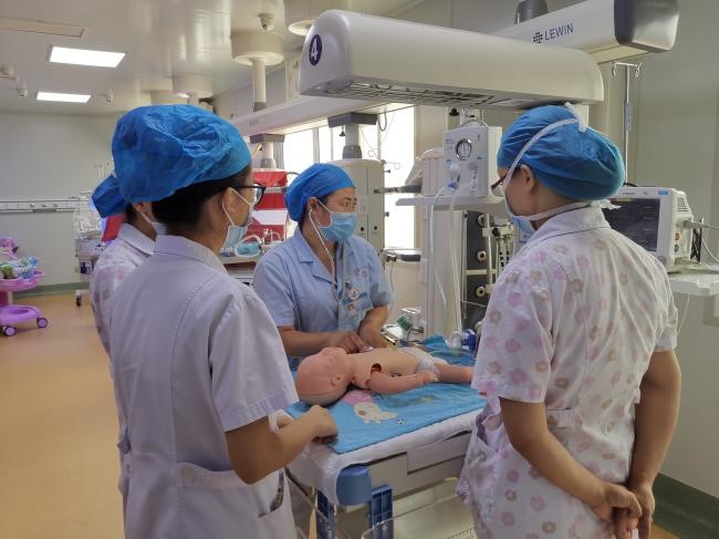 丽江市华坪县：党建引领急诊急救“五大中心建设    跑出患者救治“加速度5.jpg